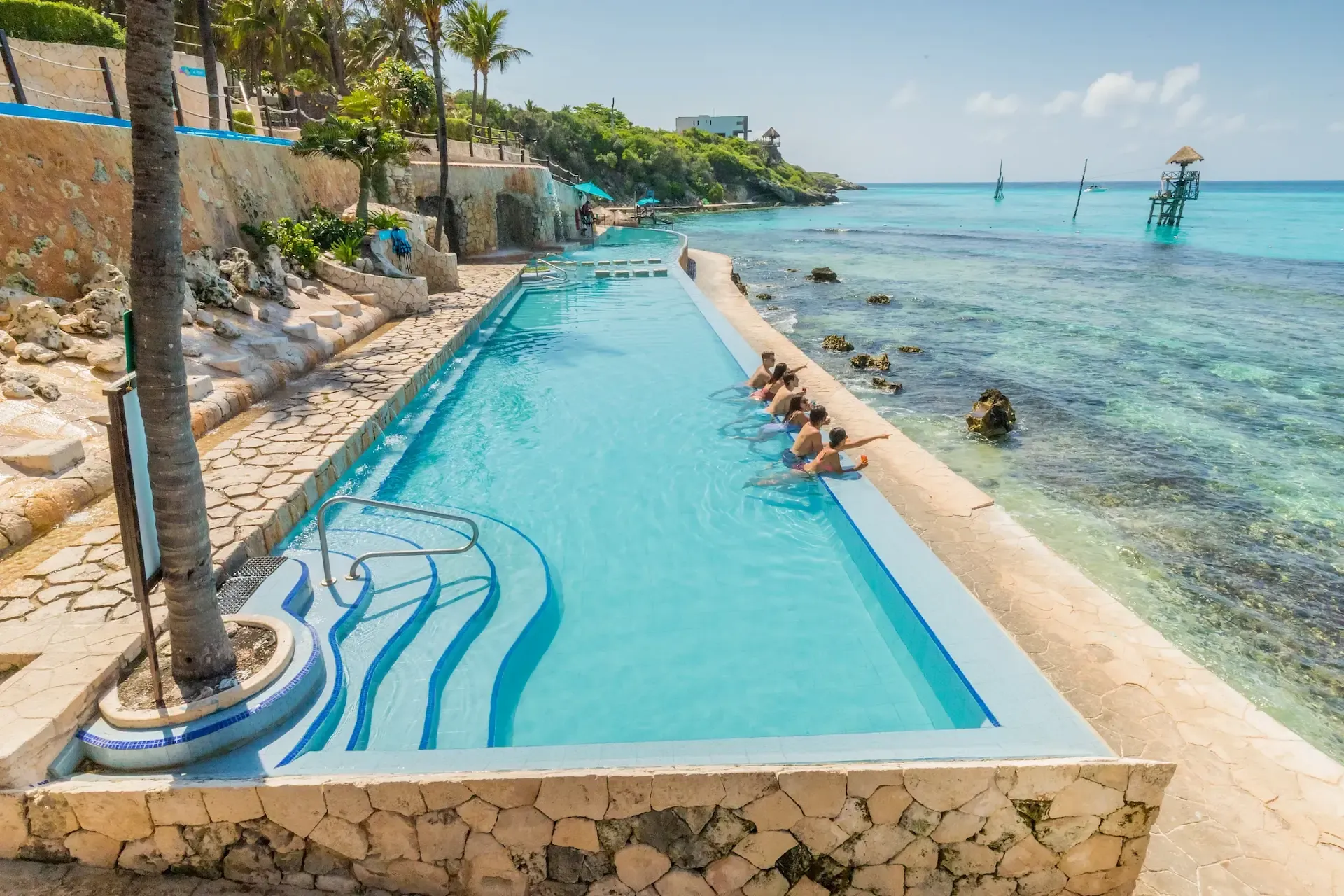 Alberca infinity en Parque Garrafón, Isla Mujeres