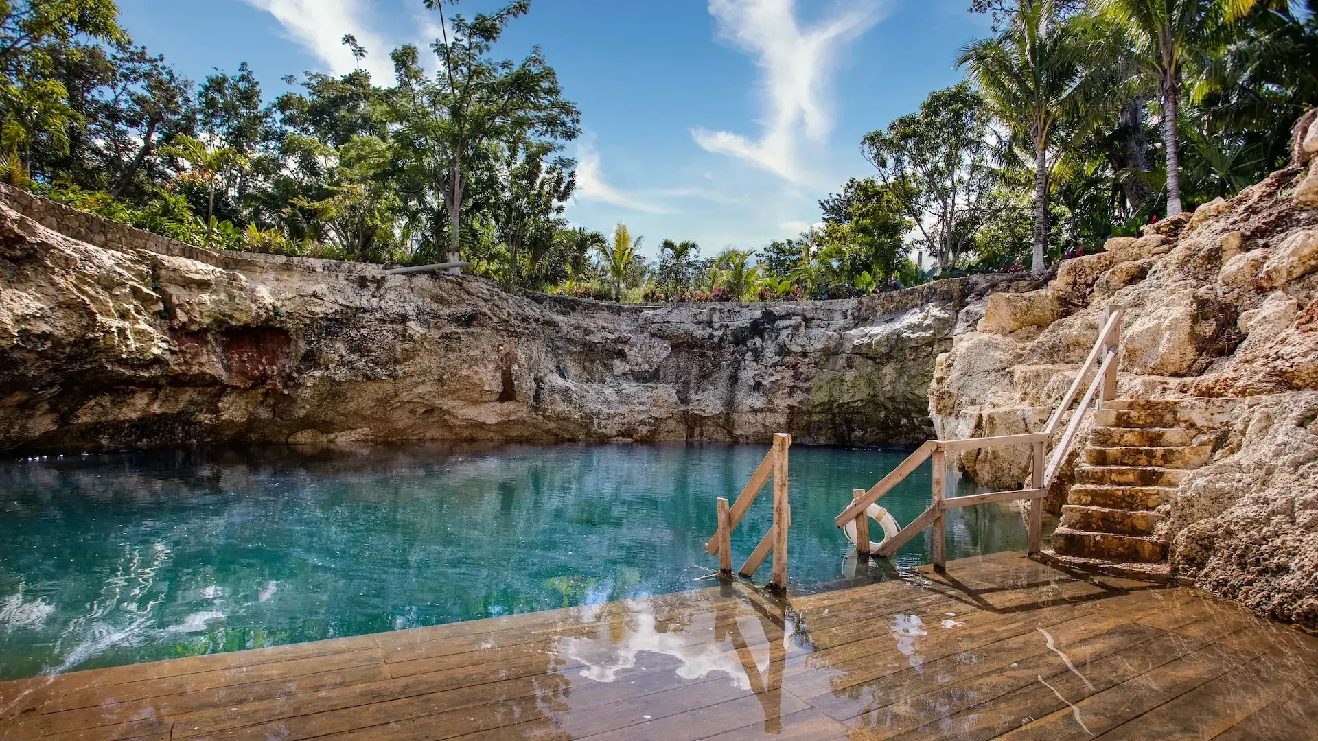 Fotografia de un cenote.