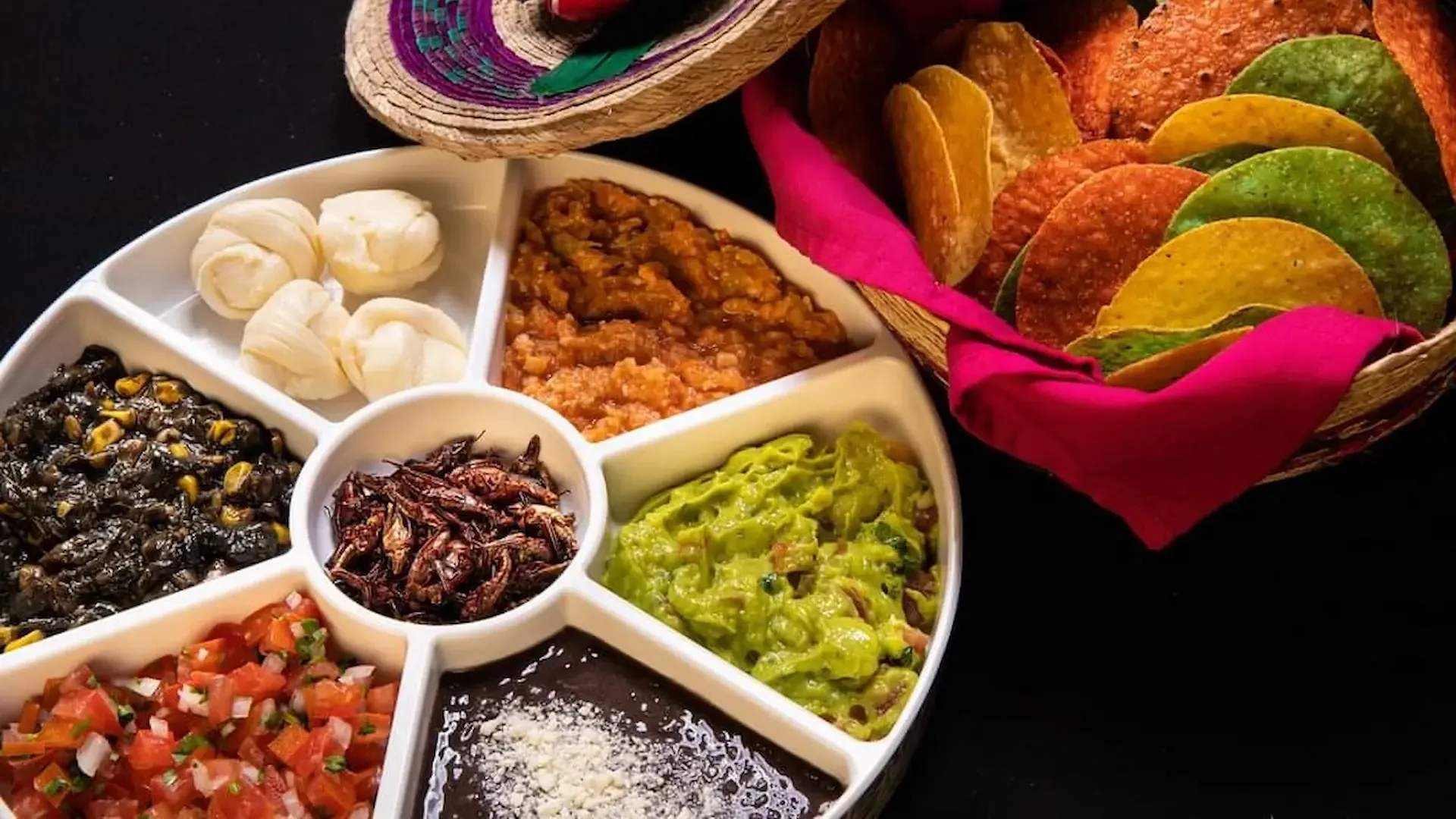 Cena degustación con platillos típicos mexicanos servida durante el recorrido