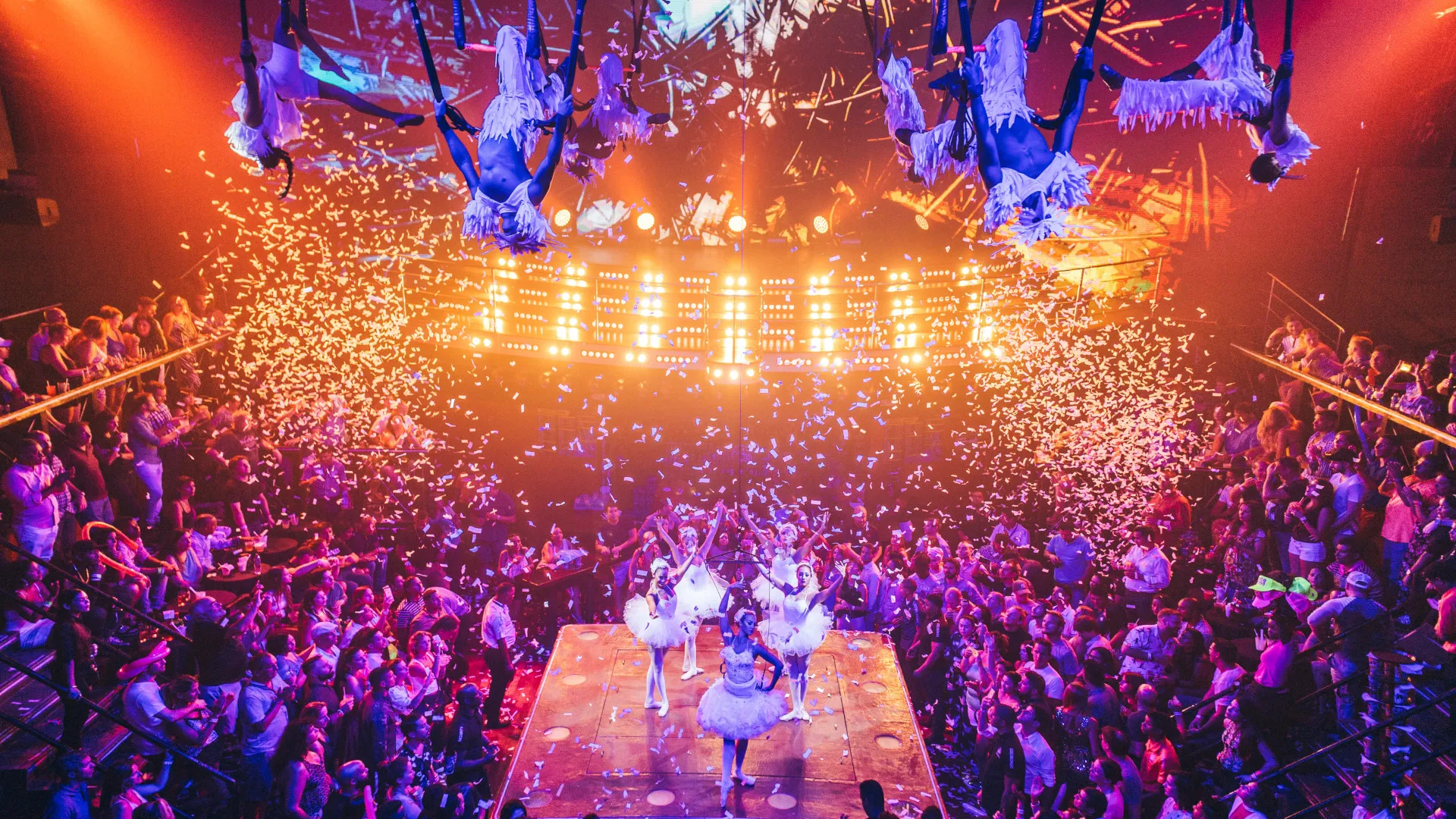 Pista de baile de Coco Bongo durante el espectáculo