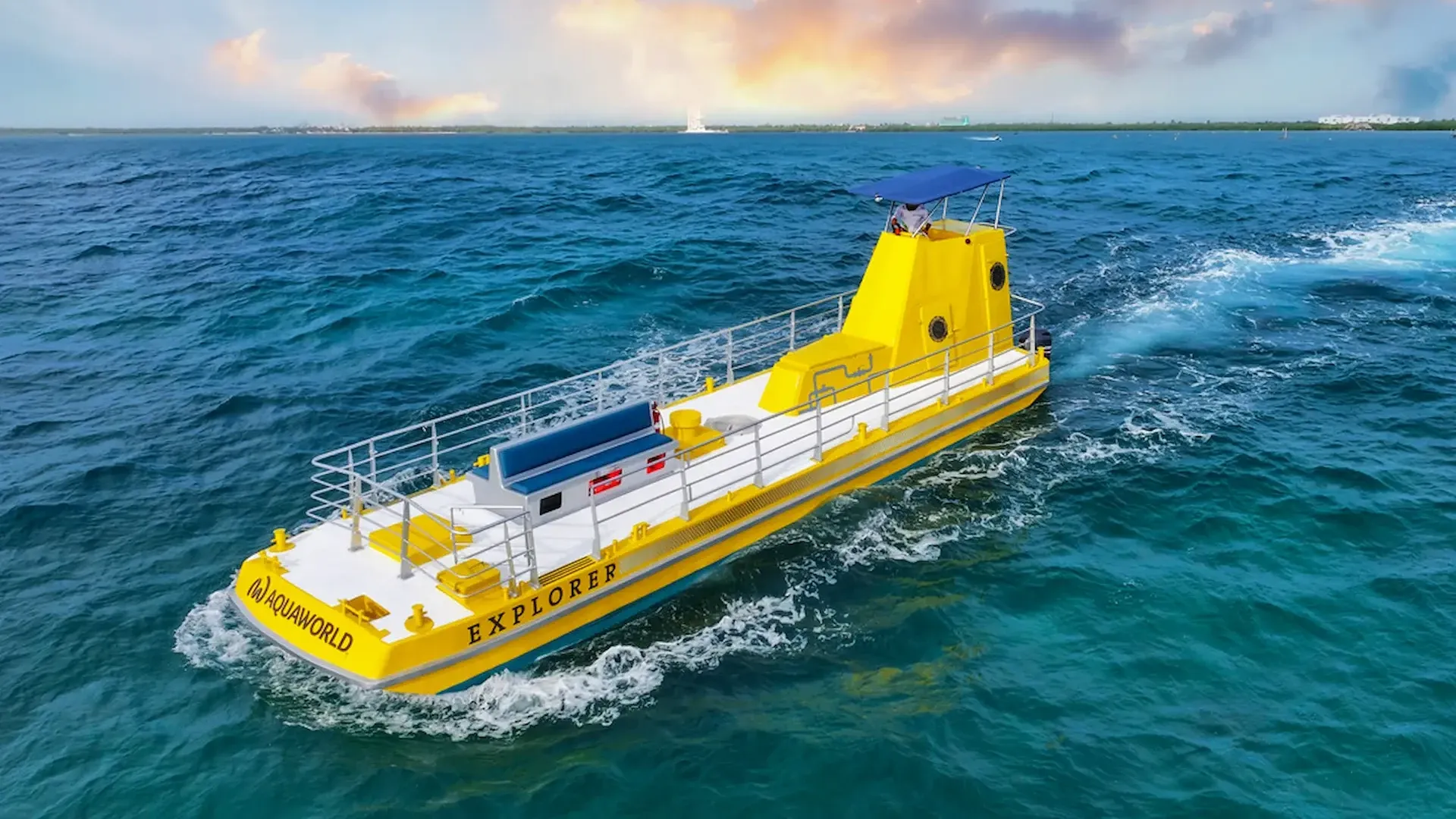 Embarcación amarilla SubSee Explorer navegando frente a Cancún